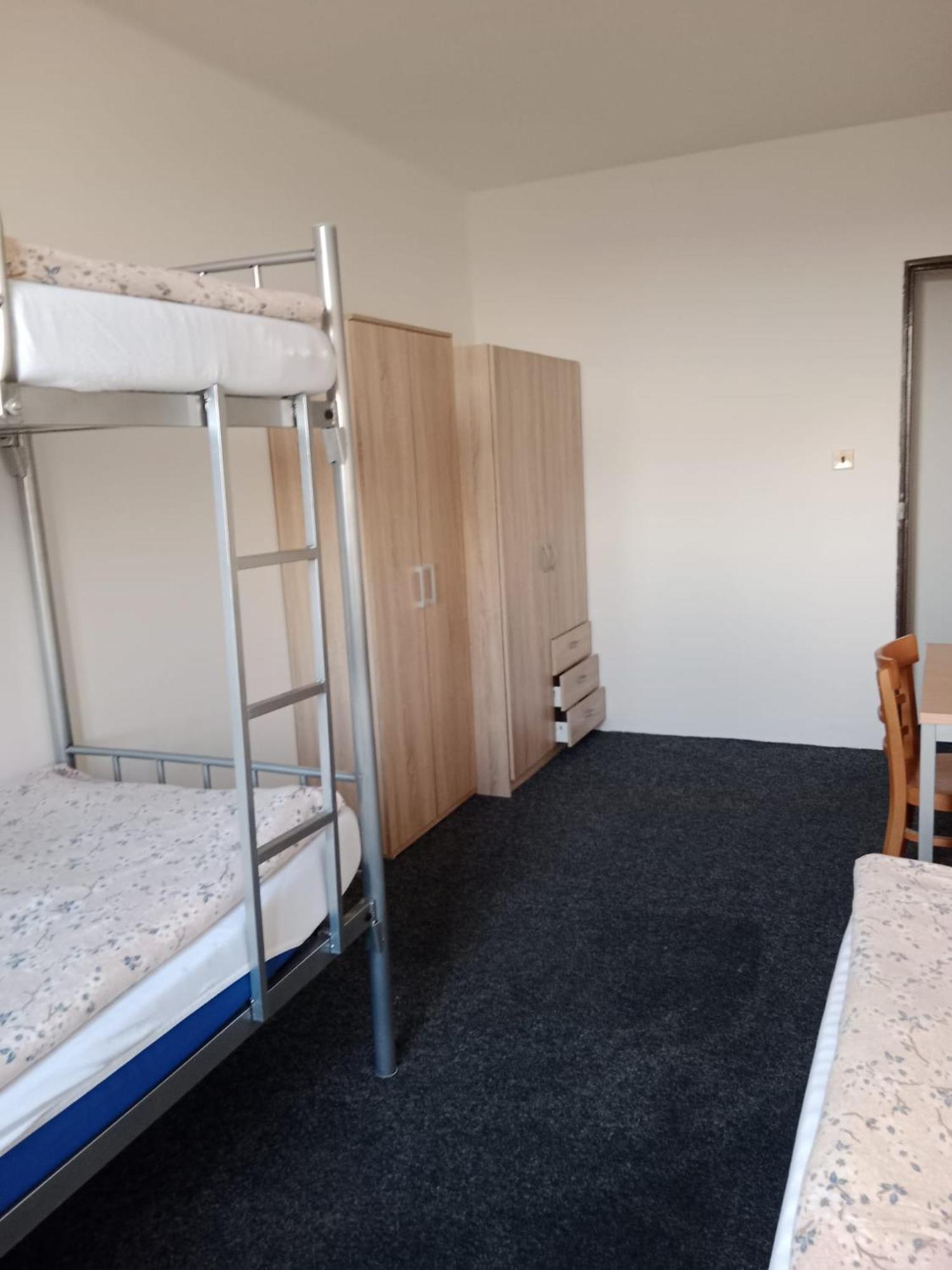 Tvm Tower Modrany Hostel Prague Luaran gambar