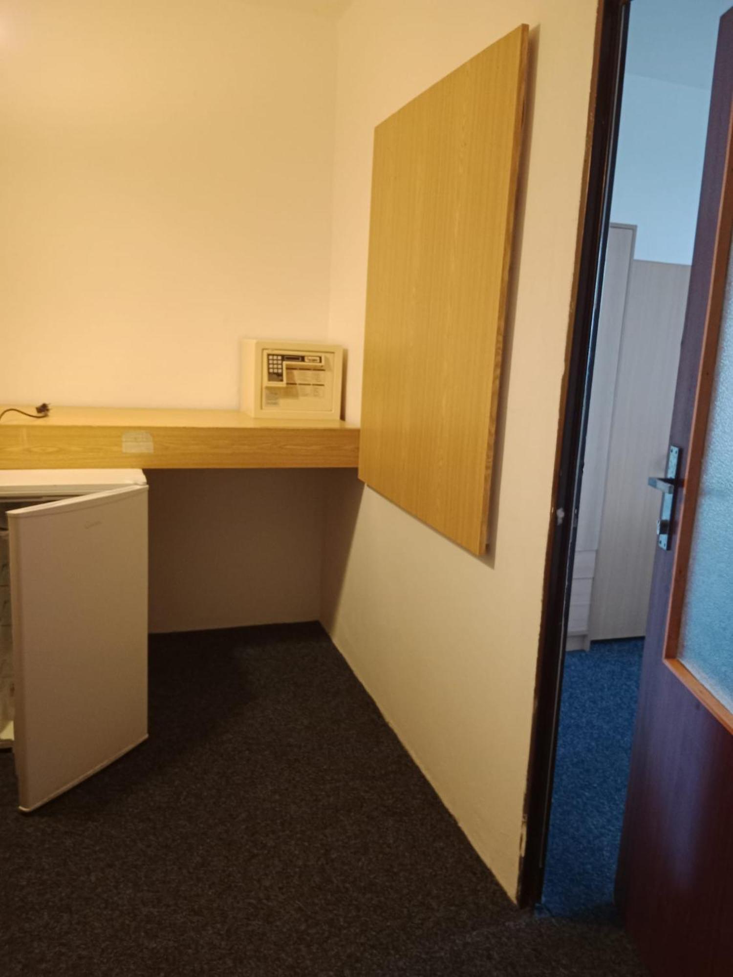 Tvm Tower Modrany Hostel Prague Luaran gambar